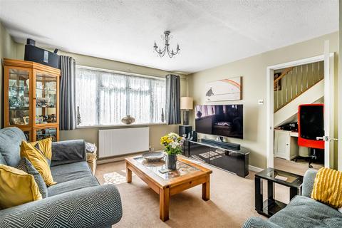 1 Hazelmere Close, Leatherhead, KT22 7DU