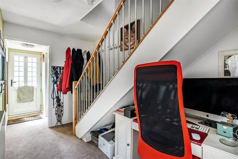 1 Hazelmere Close, Leatherhead, KT22 7DU