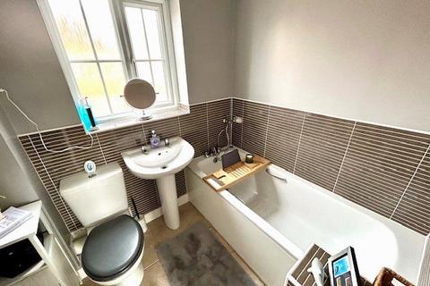 39 Aintree Way, Bourne, PE10 0WG
