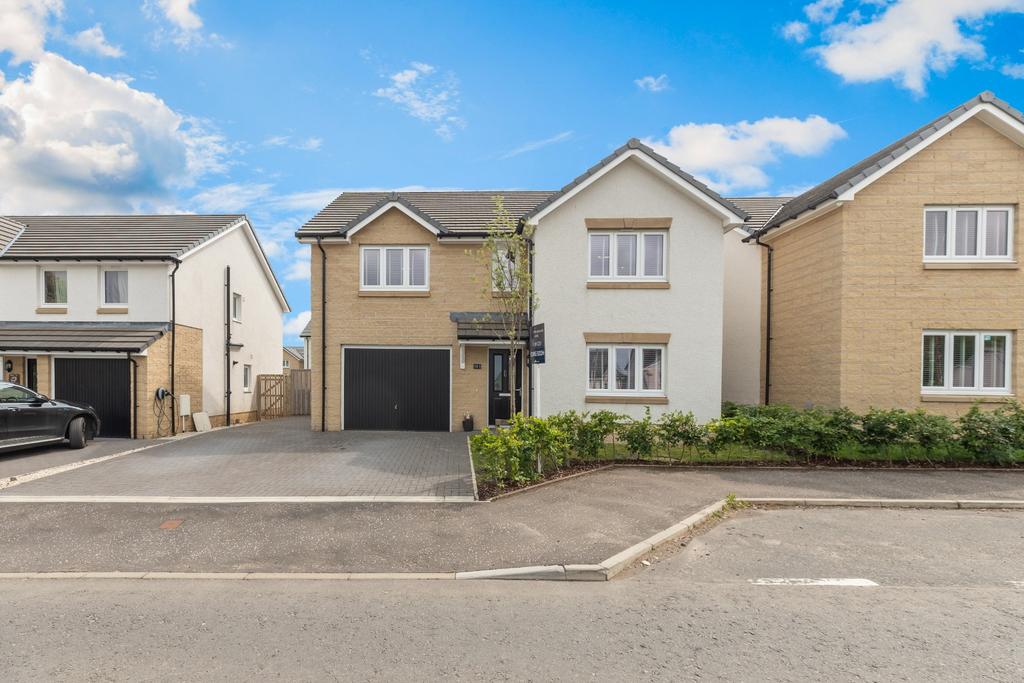 Springfield Road, Barrhead G78 4 bed detached house - £350,000