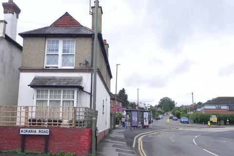1 bedroom in a house share to rent, Agraria Road, Guildford