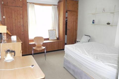 1 bedroom in a house share to rent, Agraria Road, Guildford