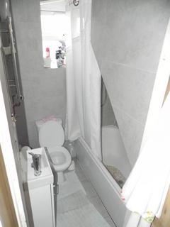 1 bedroom in a house share to rent, Agraria Road, Guildford