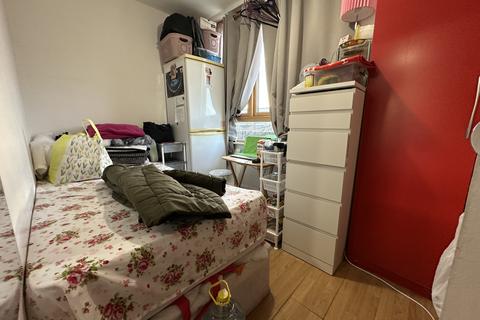 4 bedroom flat for sale, Stockwell Park Road, London SW9