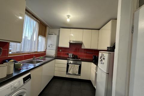 4 bedroom flat for sale, Stockwell Park Road, London SW9