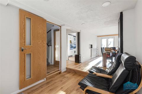 4 bedroom terraced house to rent, Oakview Gardens, East Finchley, London, N2