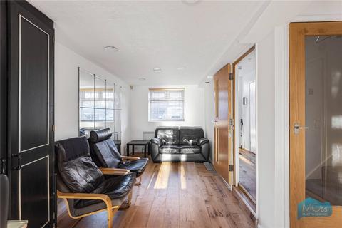 4 bedroom terraced house to rent, Oakview Gardens, East Finchley, London, N2