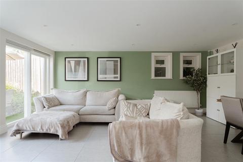 3 bedroom maisonette for sale, West Street, Reigate