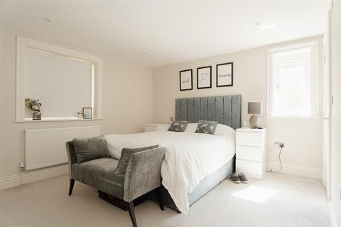 3 bedroom maisonette for sale, West Street, Reigate