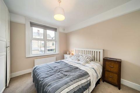 2 bedroom flat to rent, Salford Road, London SW2