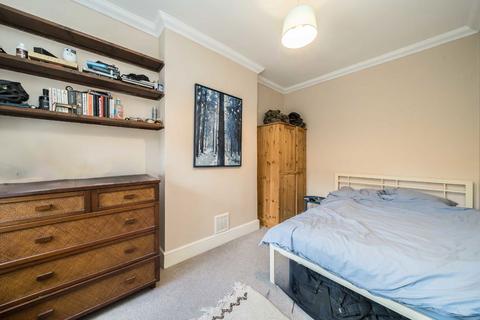 2 bedroom flat to rent, Salford Road, London SW2