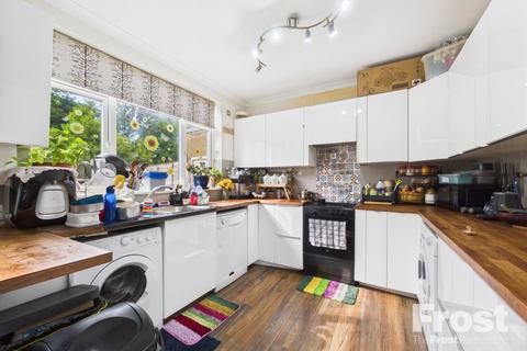 61 Clockhouse Lane, Ashford, TW15 2EP