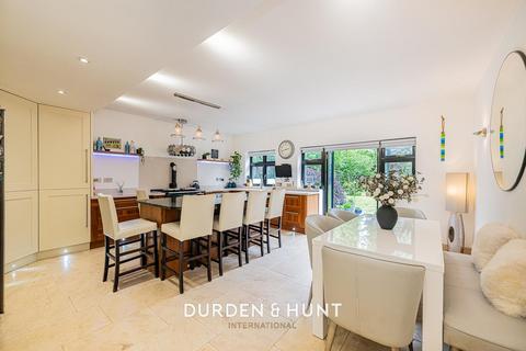 4 bedroom detached house for sale, Ardleigh Green Road, Hornchurch, RM11