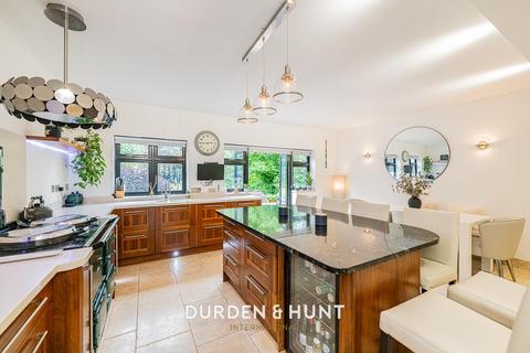 4 bedroom detached house for sale, Ardleigh Green Road, Hornchurch, RM11