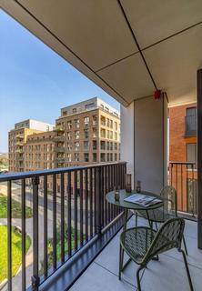 3 bedroom flat to rent, Aviator Drive, London, NW2