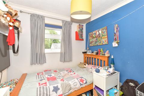 10 Faraday Avenue, East Grinstead, RH19 4AX