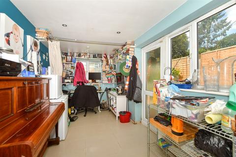10 Faraday Avenue, East Grinstead, RH19 4AX