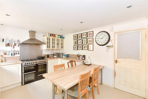 10 Faraday Avenue, East Grinstead, RH19 4AX