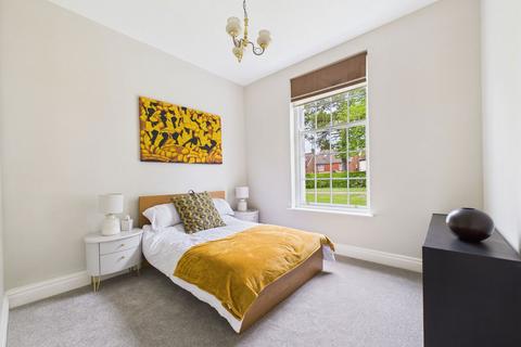 3 bedroom ground floor flat for sale, Oak Tree Way, Horsham RH13