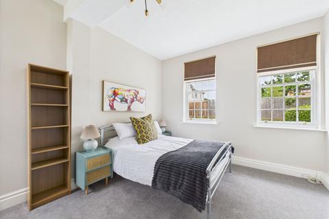 3 bedroom ground floor flat for sale, Oak Tree Way, Horsham RH13