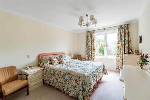 2 bedroom retirement property for sale, HARTFIELD ROAD, LEATHERHEAD, KT22