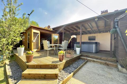 4 bedroom detached house for sale, Huddersfield Road, Barnsley