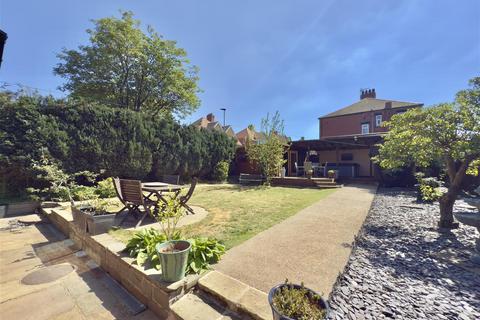 4 bedroom detached house for sale, Huddersfield Road, Barnsley