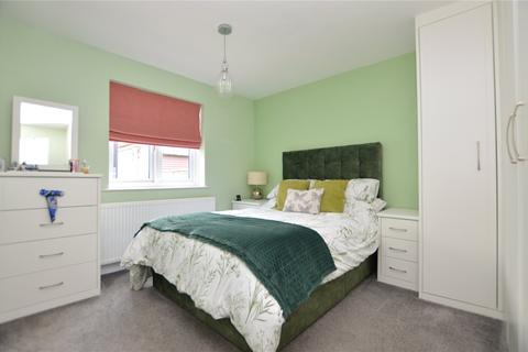 33 Meadowgate Drive, Lofthouse, Wakefield, WF3 3SR