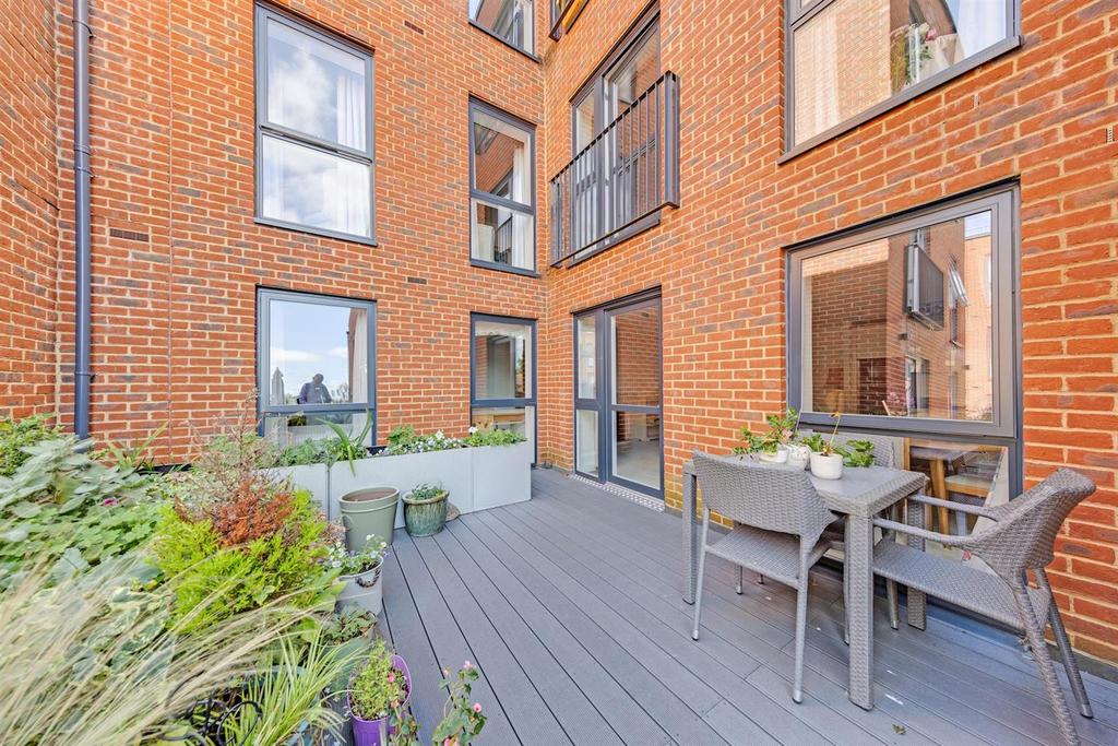 18-c365 PFMCS - 4 Holly Place-70-medium.jpg