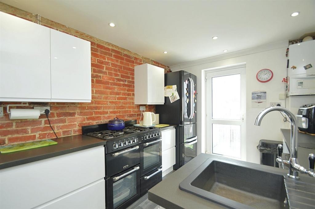 Resized Kitchen1.jpg