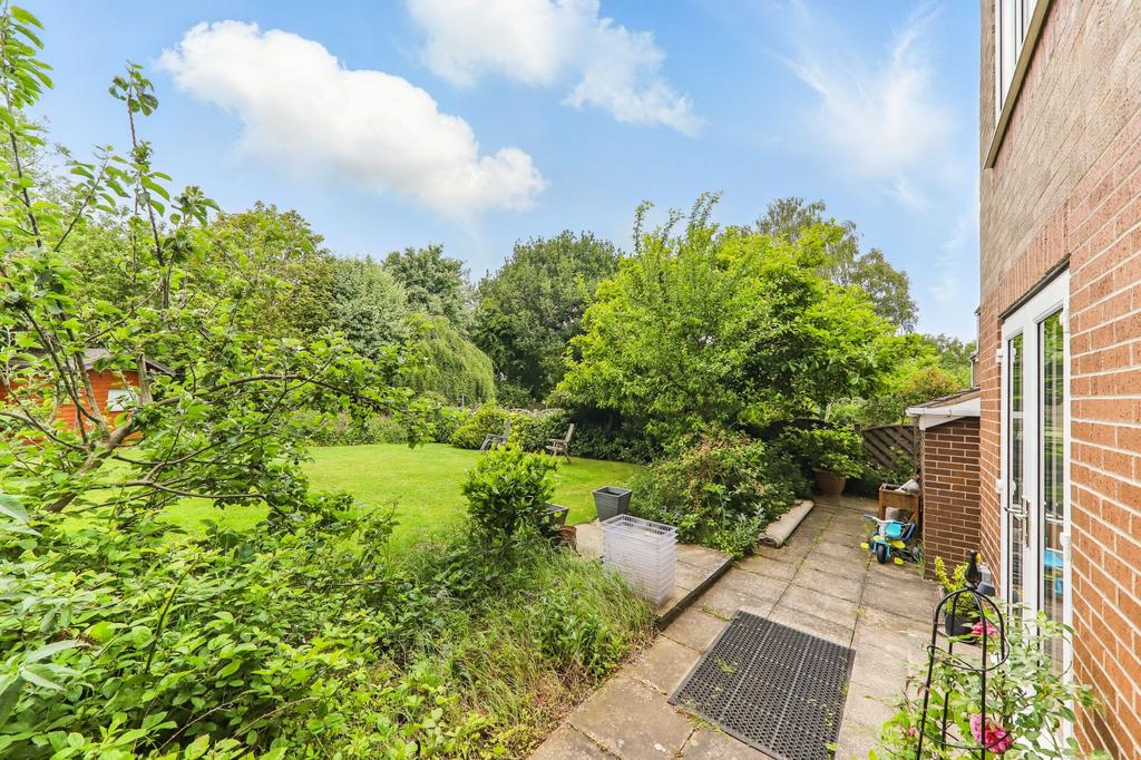 Parkhead Close - Garden - Ewe Move Wakefield