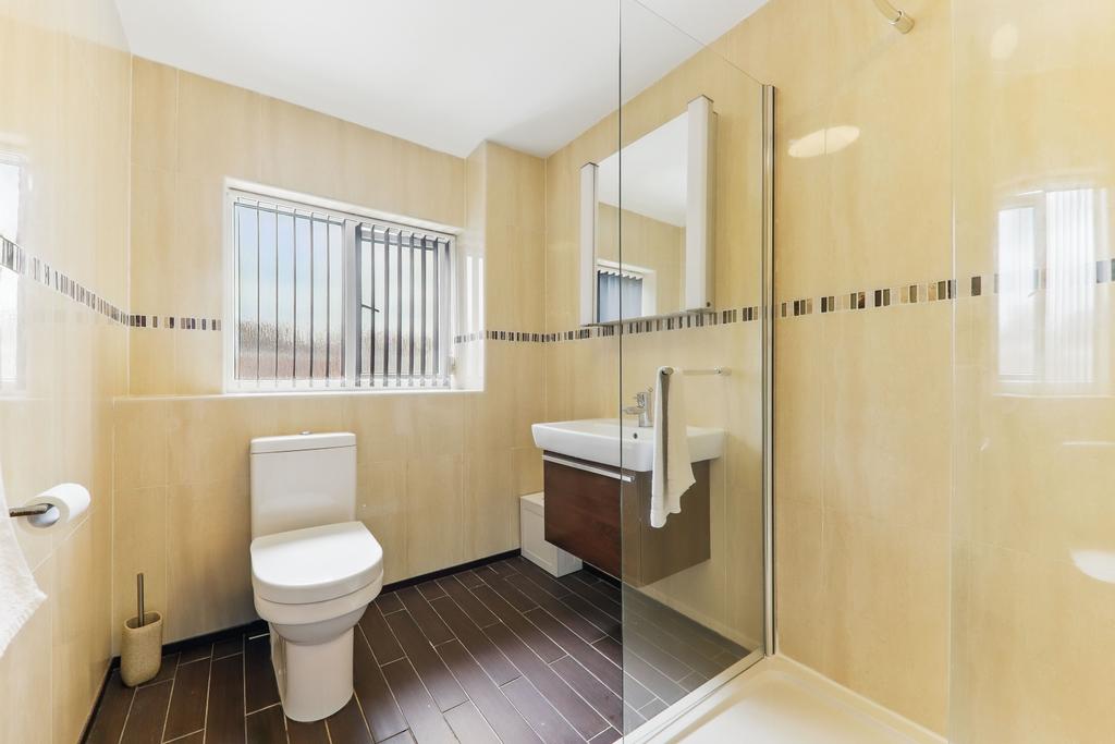 Parkhead Close - Bathroom - Ewe Move Wakefield