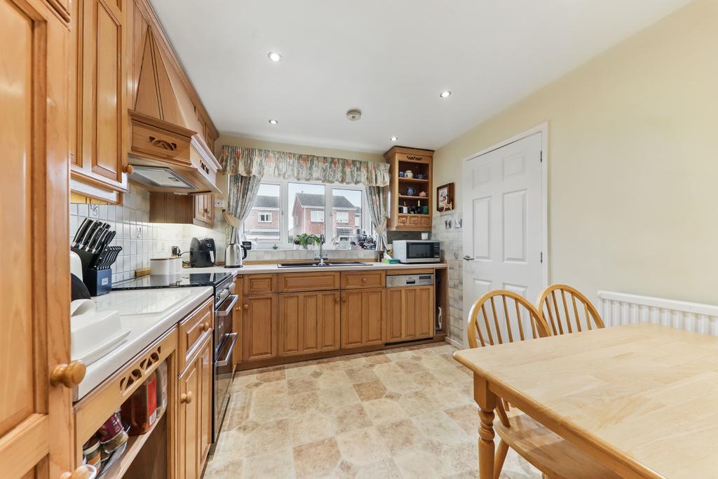 Parkhead Close Kitchen - Ewe Move Wakefield