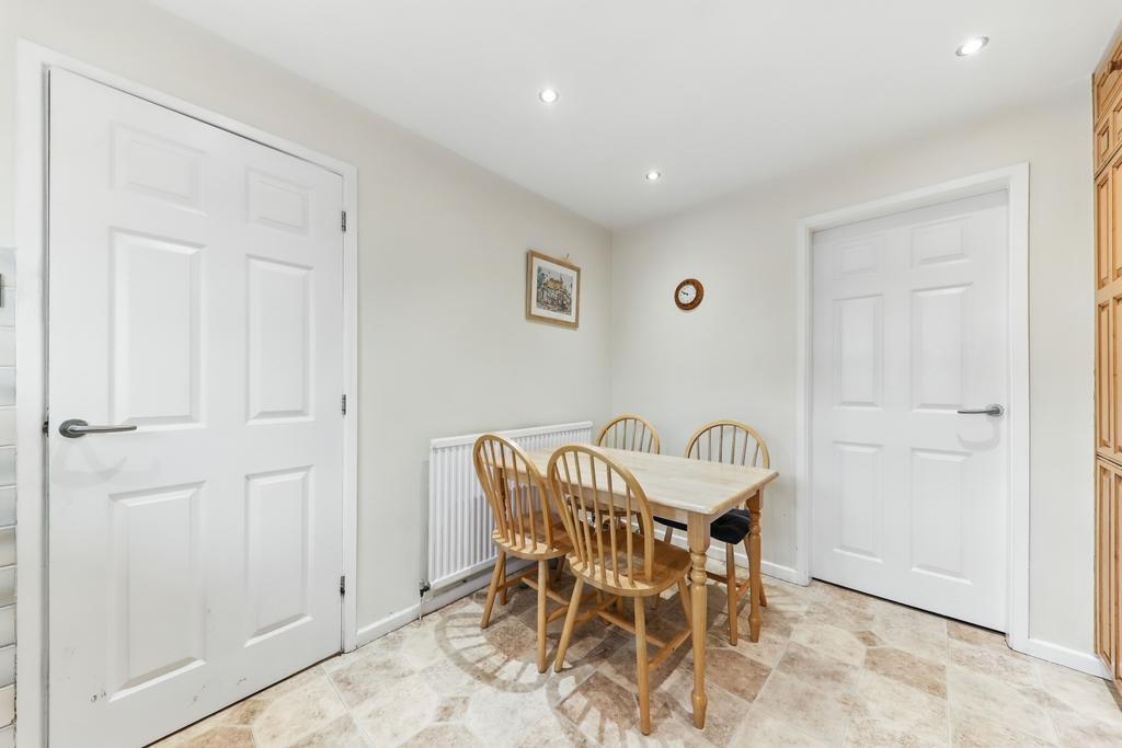 Parkhead Close - Kitchen 2 - Ewe Move Wakefield