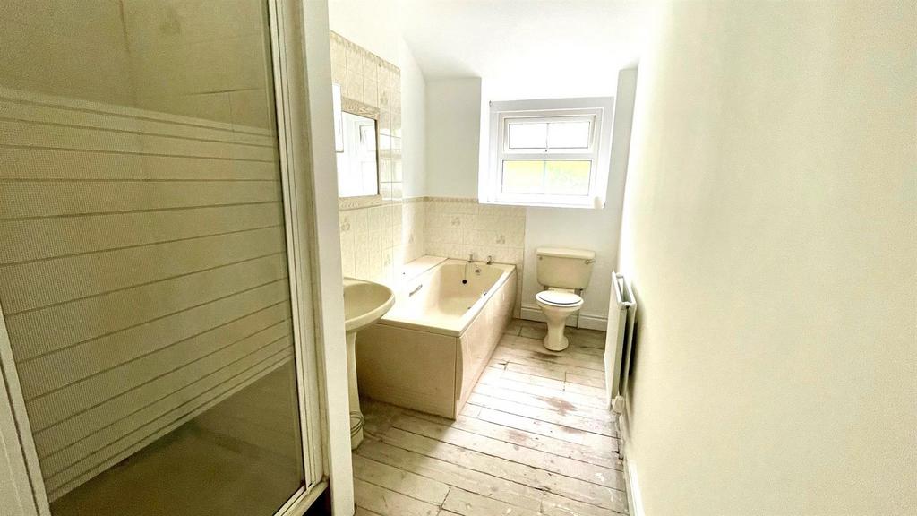 4 piece bathroom