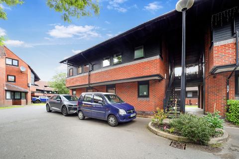 1 bedroom flat to rent, Hamnett Court, Birchwood, WA3