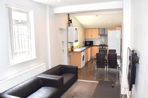 3 bedroom apartment to rent, Geary Street, London, N7