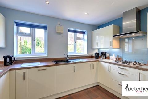 15 Heathfield, Sunderland, SR2 9EW