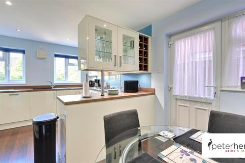 15 Heathfield, Sunderland, SR2 9EW