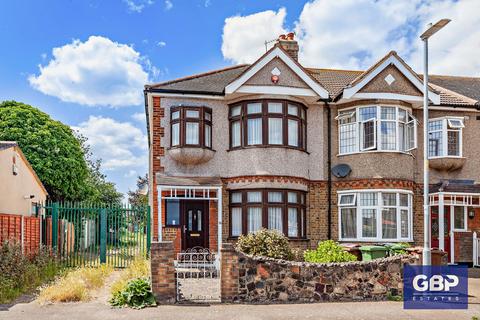 3 bedroom end of terrace house for sale, Leonard Avenue, Romford, RM7