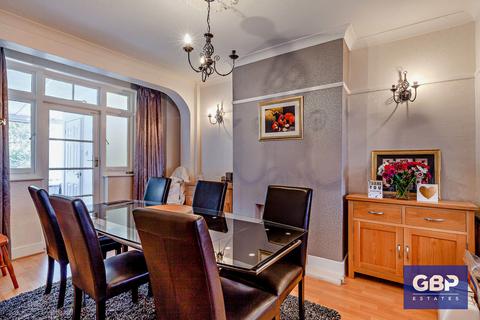 3 bedroom end of terrace house for sale, Leonard Avenue, Romford, RM7