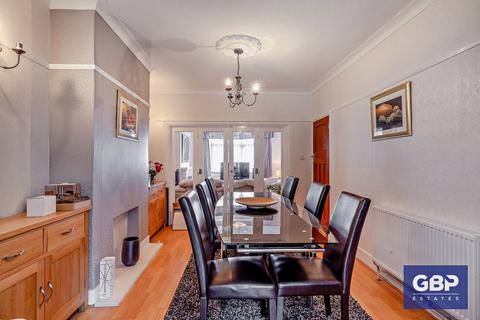 3 bedroom end of terrace house for sale, Leonard Avenue, Romford, RM7