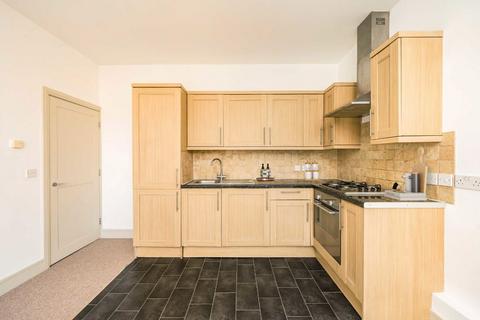 1 bedroom flat for sale, Streatham High Road, London SW16