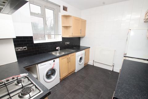 4 bedroom flat for sale, Ranmore Path, Orpington, BR5