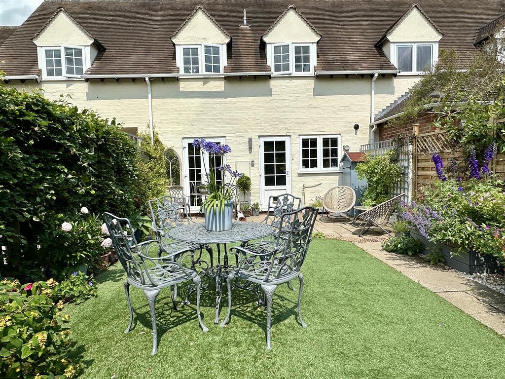 Garden to house