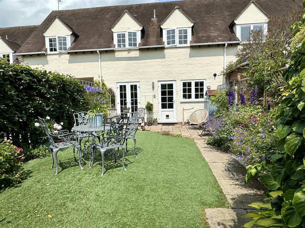 Garden to house