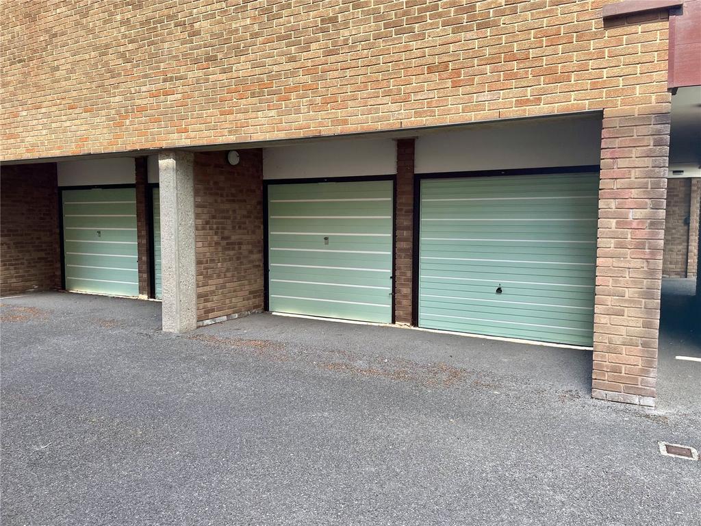 Single Garage (Rhs)