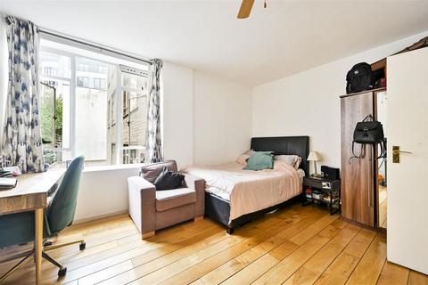 undefined, 6-9 Charterhouse Square, London EC1M