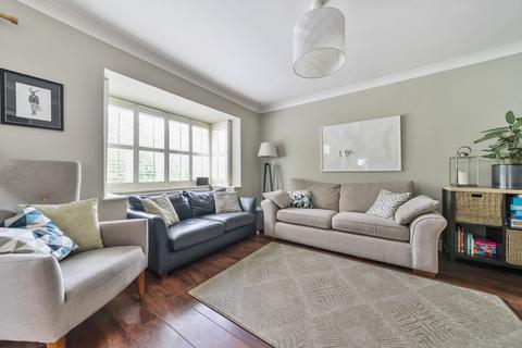 3 bedroom detached house for sale, Cliffe Road, Surrey GU7