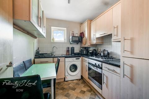 2 bedroom apartment for sale, Belton Way, London